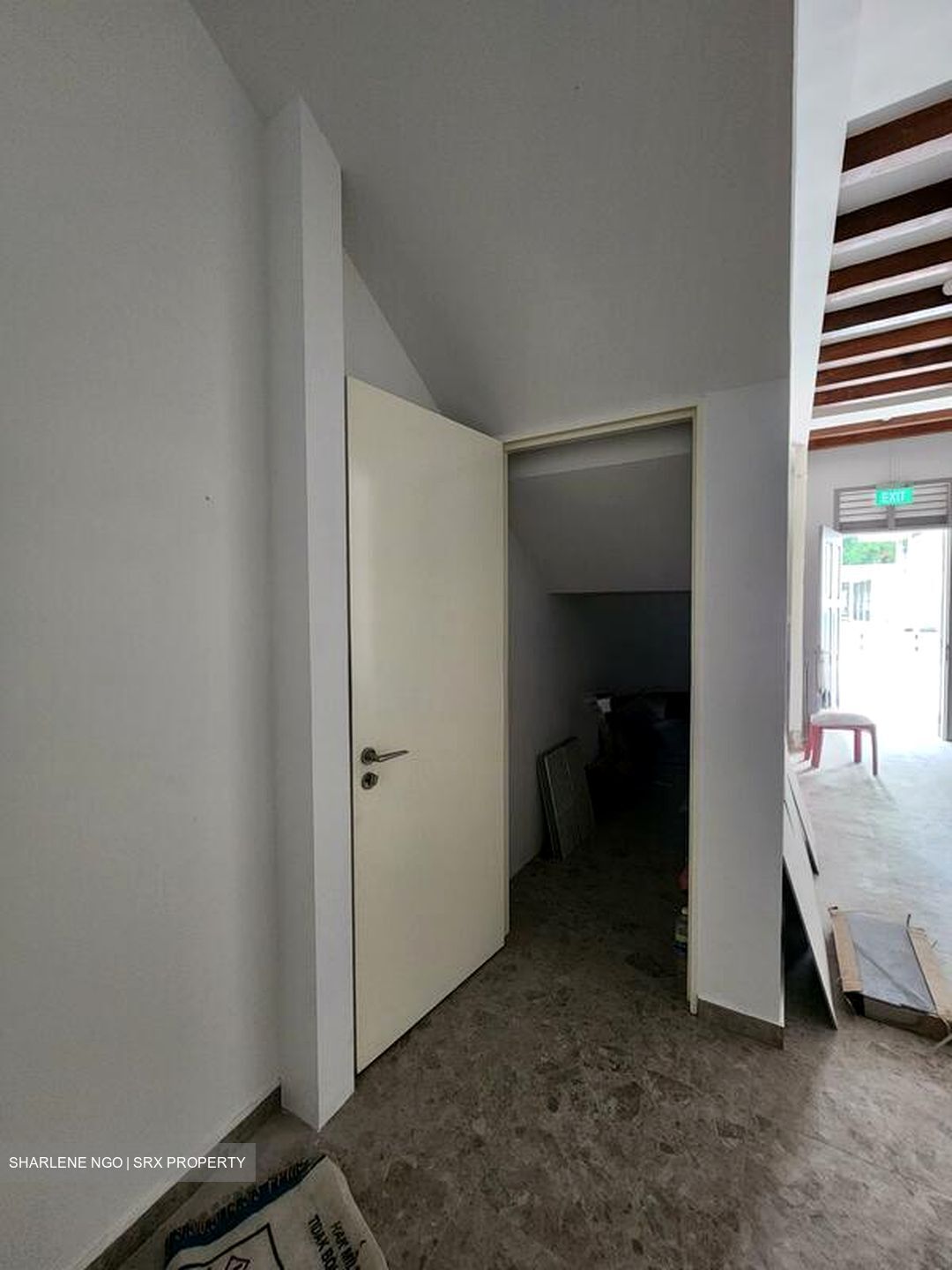 Rowell Road (D8), Retail #592350701